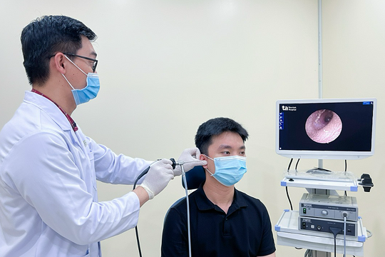 Đeo tai nghe không vệ sinh gây hại thế nào?