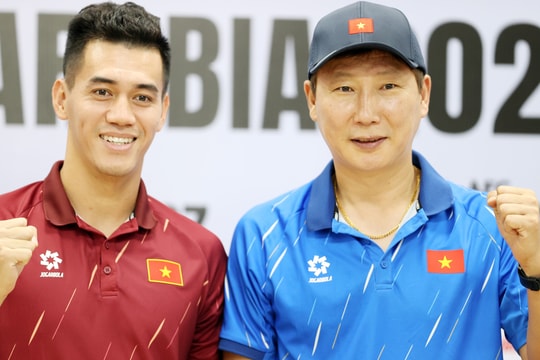 HLV Kim Sang-sik mong Nguyễn Tiến Linh ghi nhiều bàn