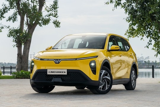 VinFast Limo Green lấy 'ngôi vương' của Mitsubishi Xpander