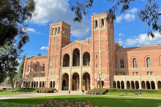 Đại học có 5 thành viên đạt giải Nobel cùng lúc