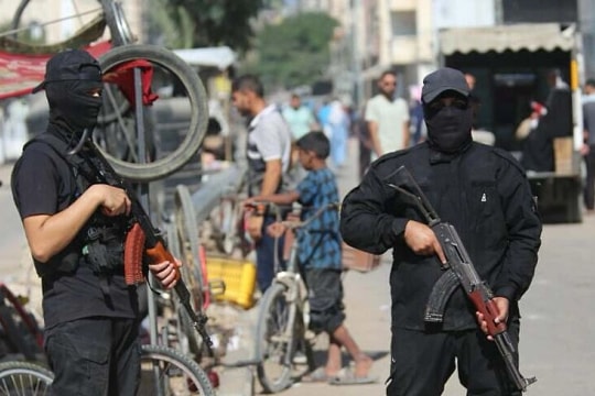 Hamas đấu súng với phe chống đối ở Gaza sau khi Israel rút quân