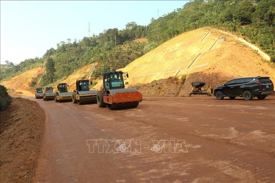 Đẩy nhanh tiến độ, bảo đảm chất lượng 4 dự án cao tốc trọng điểm