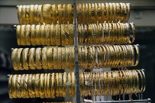 Giá vàng thế giới chinh phục thành công mốc 4.100 USD/ounce