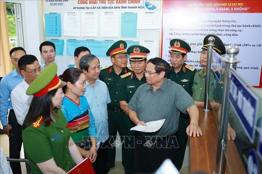 Thủ tướng Phạm Minh Chính kiểm tra Trung tâm Phục vụ hành chính công xã Bát Mọt (Thanh Hóa)