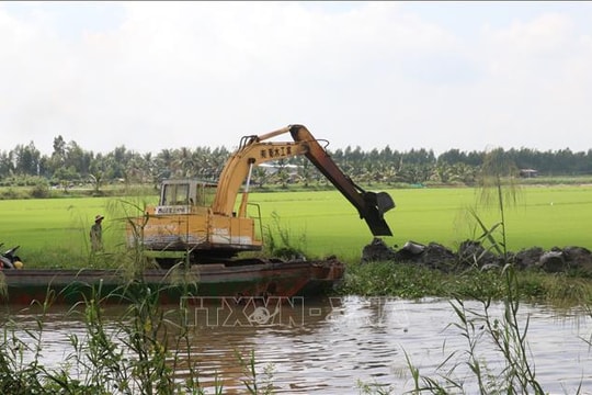Tây Ninh khẩn trương gia cố các tuyến đê bao bảo vệ sản xuất nông nghiệp