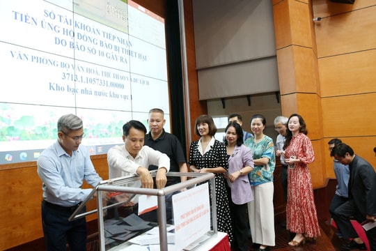 Quyên góp gần 4,3 tỉ đồng ủng hộ đồng bào bị thiệt hại do bão lũ