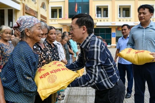 "Đúng lúc nhà vừa hết gạo thì được bạn đọc Dân trí hỗ trợ"
