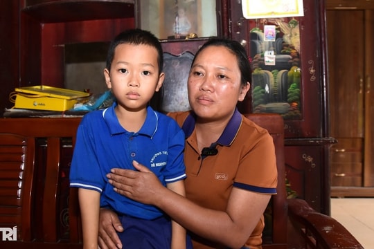Mẹ nghèo làm lao công, chắt chiu từng đồng cứu con bị bệnh hiểm