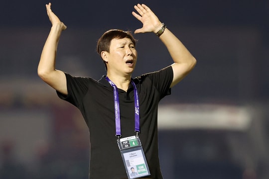 HLV Kim Sang-sik: 'Thời tiết khiến Việt Nam không thể thắng đậm Nepal'