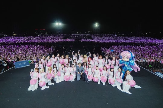 'Em xinh say hi' và 7 đề cử tranh giải Hiện tượng số của năm