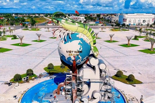 Hình dáng quảng trường có biểu tượng tôm Cà Mau