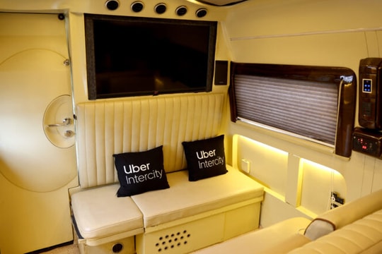 Dịch vụ xe khách hạng sang như ở nhà cho 4-5 người