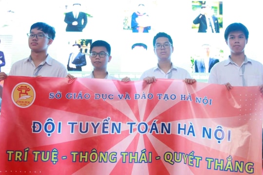 Ba học sinh lớp 10 của Hà Nội vào đội tuyển thi quốc gia