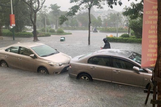 Hải Phòng ngập diện rộng sau cơn mưa 4 tiếng