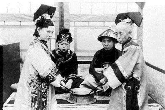 Ảnh hiếm hé lộ hôn lễ xa hoa của gia đình quý tộc Trung Hoa thời nhà Thanh