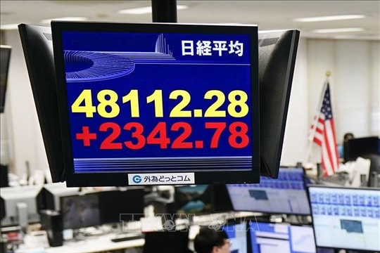 Các thị trường chứng khoán châu Á tăng vọt trong chiều 15/10