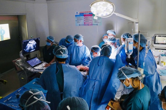 Bác sĩ Việt Nam lập kỷ lục mới với ca thông tim bào thai lần thứ 11
