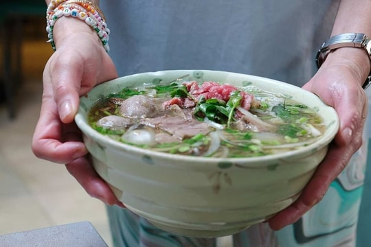 Quán phở Việt được ví như 'viên ngọc ẩm thực' ở Paris