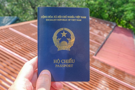 Hộ chiếu Việt Nam tụt 8 bậc trong bảng xếp hạng toàn cầu