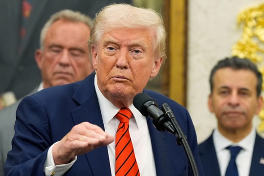 Ông Trump dọa dừng mua một số hàng hóa Trung Quốc