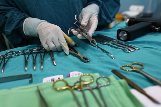 AI hỗ trợ tiệt khuẩn dụng cụ mổ, người bệnh hưởng lợi