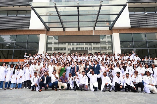 208 sinh viên Ấn Độ đến ĐH Đại Nam học chương trình bác sĩ