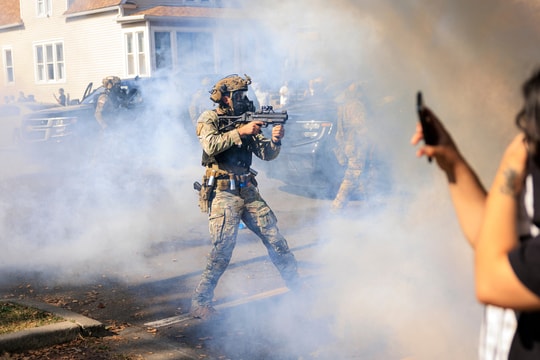 Người Chicago ứng phó chiến dịch trấn áp nhập cư của ICE