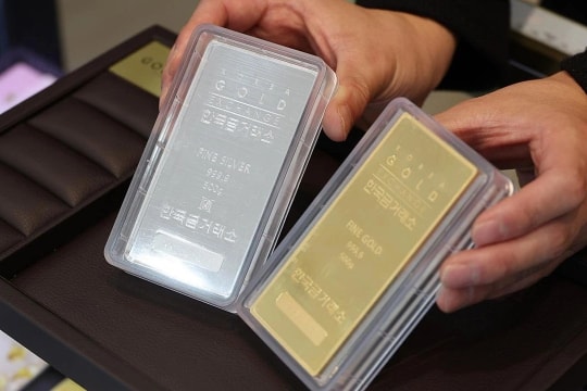 Ngân hàng Hàn Quốc 'cháy' vàng bạc vì người dân đổ xô tích trữ