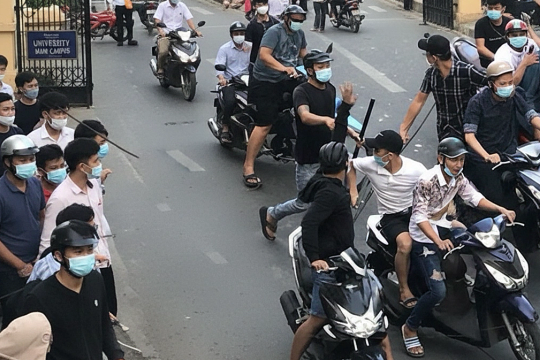 10 sinh viên Hà Nội hỗn chiến vì mâu thuẫn 'nhắn tin không trả lời'