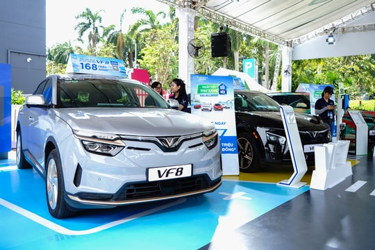 VinFast chiếm lĩnh thị trường ôtô, xe máy điện