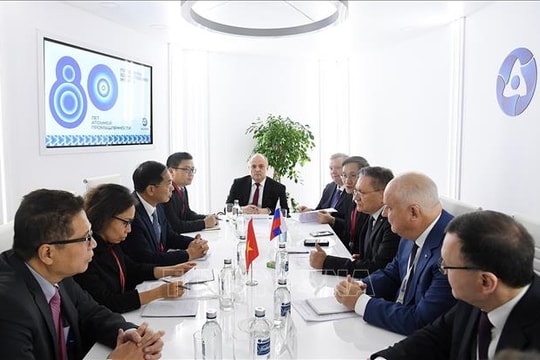 Phó Thủ tướng Bùi Thanh Sơn làm việc với Phó Thủ tướng Nga và tiếp một số doanh nghiệp Nga