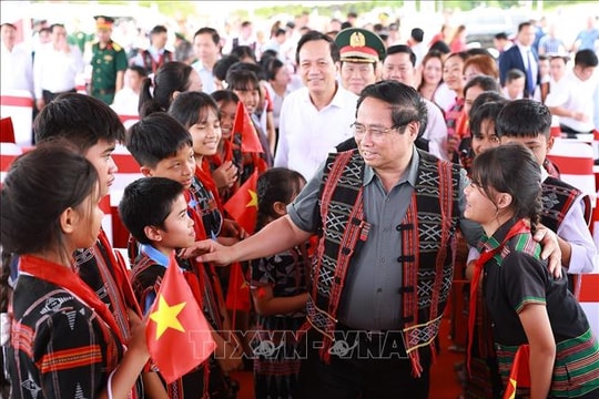 Thủ tướng dự Lễ khởi công Trường phổ thông nội trú, bán trú xã Tây Giang (Đà Nẵng)