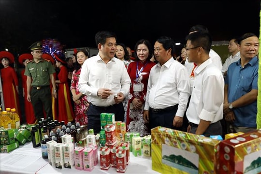 Khai mạc Hội chợ triển lãm hàng Công nghiệp nông thôn tiêu biểu khu vực phía Bắc – Tuyên Quang 2025