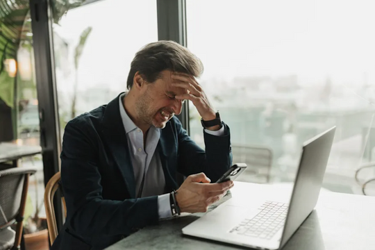 Nghịch lý người Mỹ lương cao vẫn 'tiền về là hết'