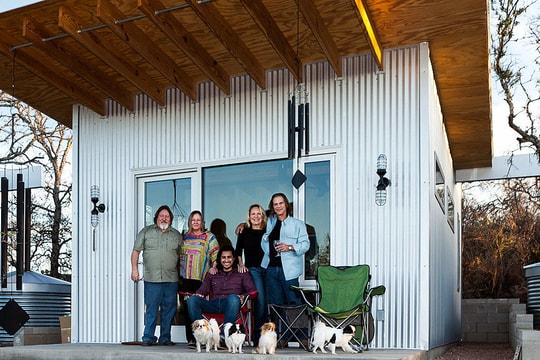 Cái kết triệu đô của 'làng hưu trí bạn thân'