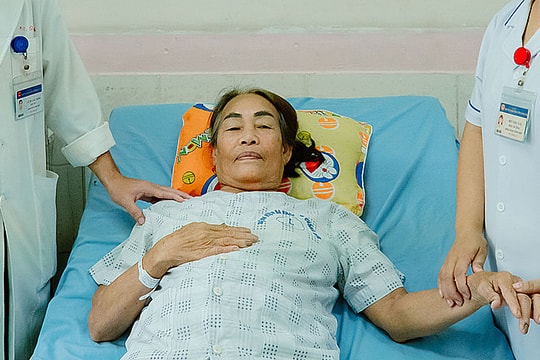 Tưởng đau dạ dày hóa mảnh xương cá đâm thủng ruột non