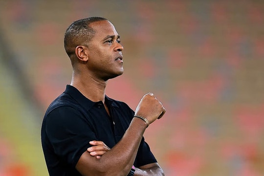 Indonesia sa thải HLV Kluivert