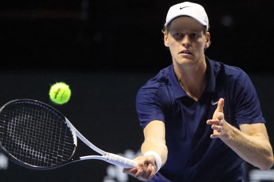 Sinner đấu Djokovic ở bán kết Six Kings Slam