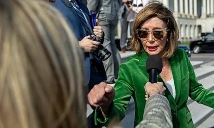 Bà Pelosi yêu cầu phóng viên Mỹ 'im miệng'