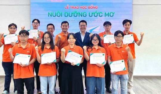 Quỹ Văn hóa DB Kim Jun Ki trao tặng học bổng cho học sinh hoàn cảnh khó khăn Trường Đại học FPT tại Tp.HCM