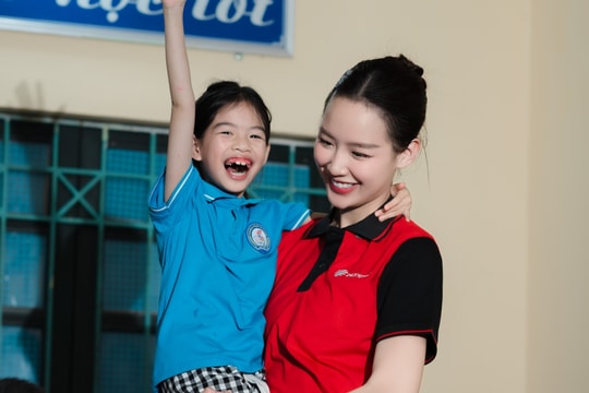 Bảo Ngọc đón Trung thu đặc biệt bên trẻ em vùng cao ở Lạng Sơn