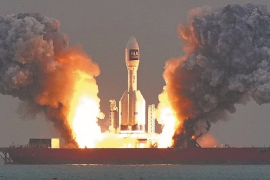 Trung Quốc phóng tên lửa nhiên liệu rắn lớn nhất thế giới vào vũ trụ