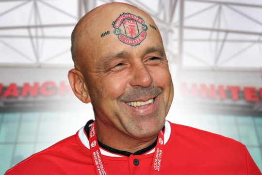 CĐV đổi tên thành Manchester United, khi qua đời vẫn chưa được chấp thuận