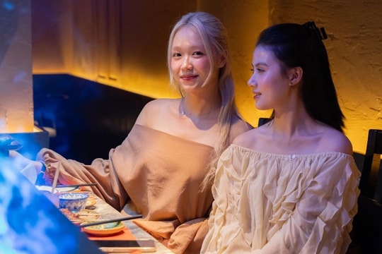 Quán ăn Nhật ở Hà Nội có lối vào bí mật, khách đến lách mình qua lối hẹp