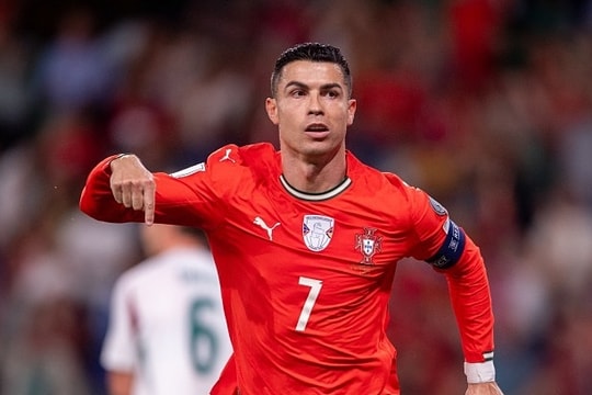 'Không ai vượt qua được Ronaldo ở tuổi 40'