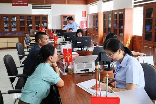 Quảng Ninh hỗ trợ tiền cho cán bộ đi làm xa