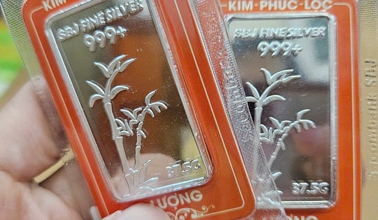 Giá bạc hôm nay 17-10: Cùng lên đỉnh với giá vàng, cao chưa từng thấy