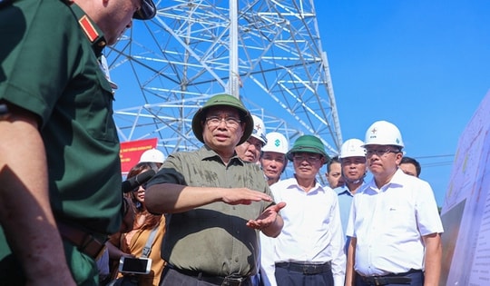 Thủ tướng kiểm tra tiến độ đường dây 500 kV hơn 7.400 tỉ đồng, yêu cầu đến 19-8 phải hoàn thành