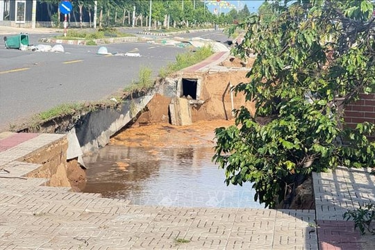 Đồng Tháp xây dựng công trình khẩn cấp khắc phục sạt lở bờ sông Tiền