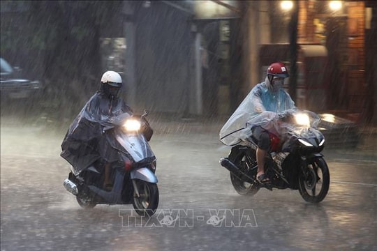 Hà Nội có mưa rào rải rác, gió Đông Bắc cấp 2-3